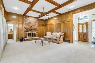 1013 Canyon Ridge Dr in Desoto, TX - Building Photo