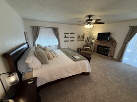 16362 Kamana Rd in Apple Valley, CA - Building Photo