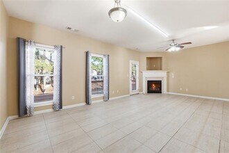 6199 Thorncrest Dr in Tucker, GA - Foto de edificio - Building Photo