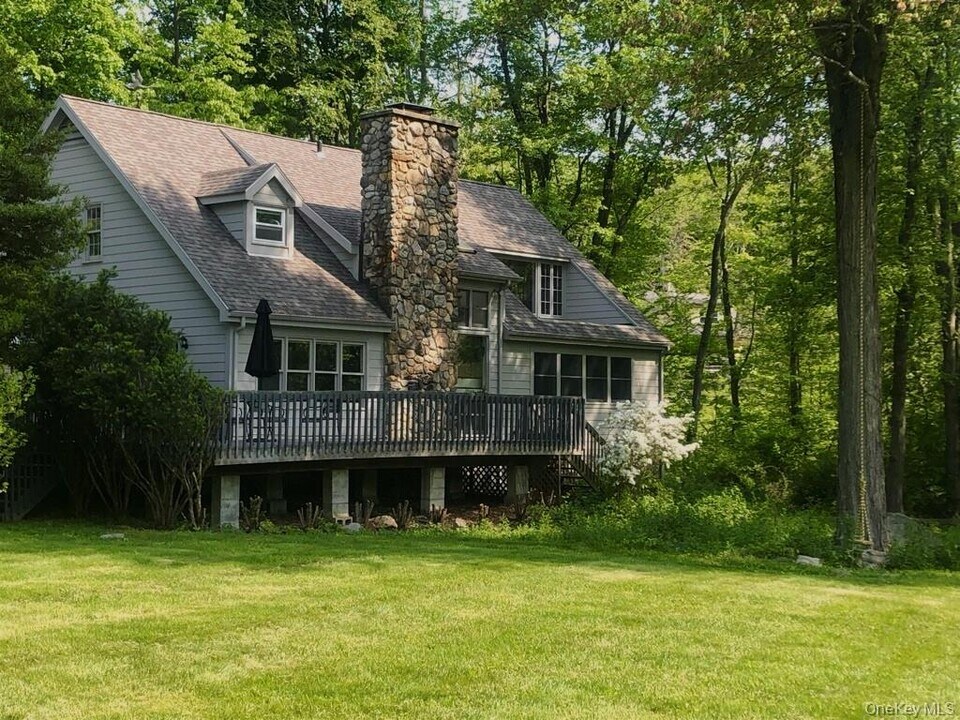 44 Travis Corners Rd in Garrison, NY - Foto de edificio