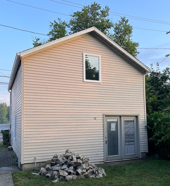 1909 Bequette St, Unit 3 detached
