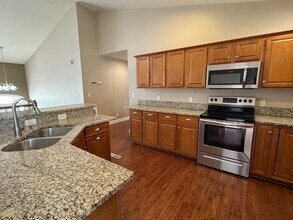 3 Hidden Valley Cir in Davenport, IA - Building Photo - Building Photo
