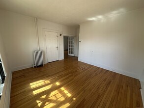 416 West St in Bristol, CT - Building Photo - Building Photo