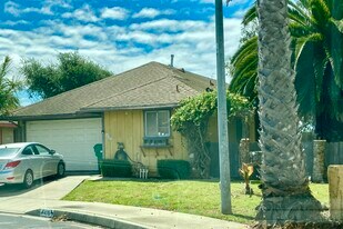 495 Degasparis St in Guadalupe, CA - Building Photo