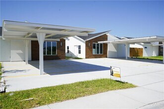 2113 E San Andrea St in Edinburg, TX - Building Photo - Building Photo