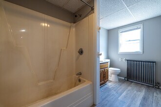 138 Sanders Rd, Unit A in Pen Argyl, PA - Foto de edificio - Building Photo