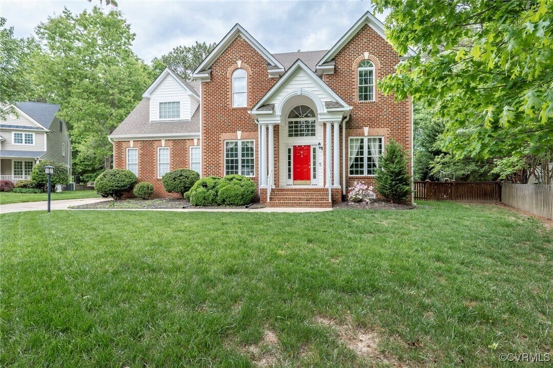 11107 Manor View Dr in Mechanicsville, VA - Building Photo