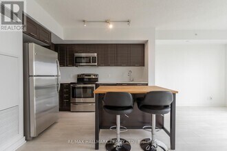 2220-2220 Lake Shore Blvd W in Toronto, ON - Building Photo - Building Photo