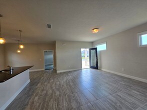 24422 SW 18th Rd in Newberry, FL - Foto de edificio - Building Photo
