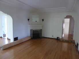 1094 Euclid Ave, Unit upstair