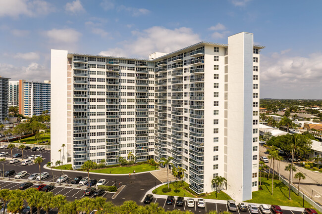 Coral Ridge Towers East in Fort Lauderdale, FL - Building Photo - Building Photo