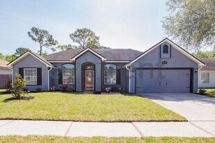 Unit in Jacksonville, FL - Building Photo