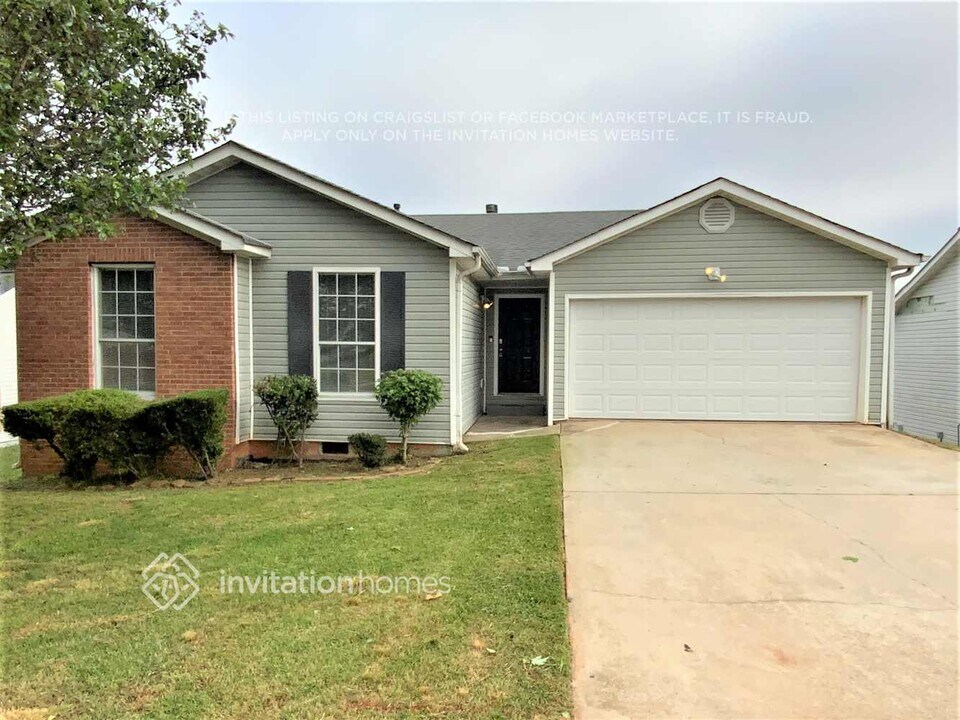 222 Autumn Lake Way in Mcdonough, GA - Building Photo