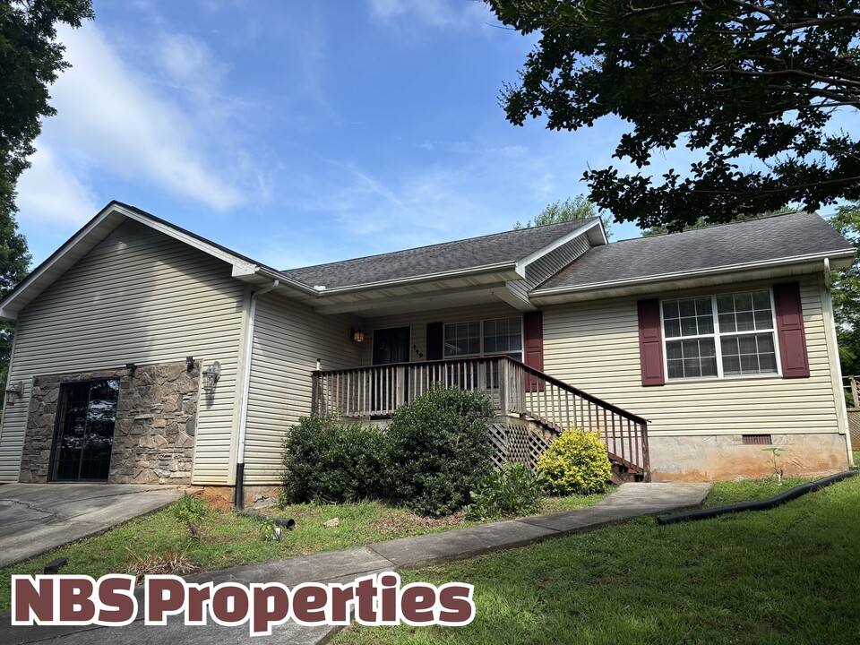 119 N Clover Hill Ridge Rd in Maryville, TN - Building Photo