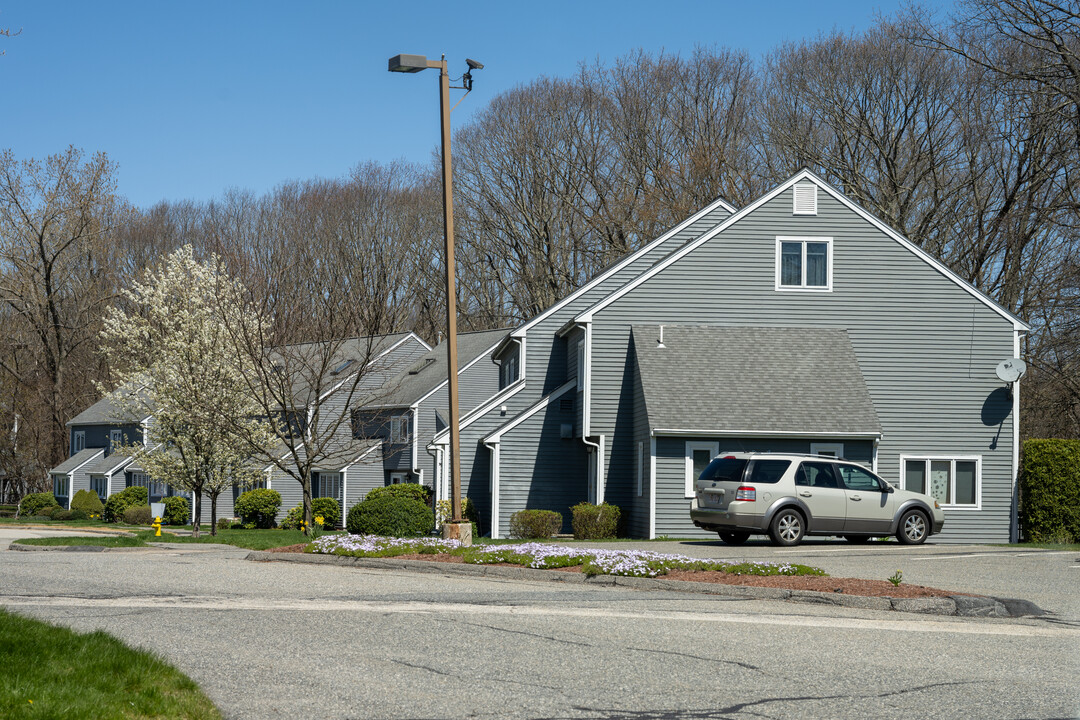 Hickory Hills Estates in Worcester, MA - Building Photo