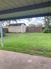 1812 Parkcrest St in Alvin, TX - Building Photo - Building Photo