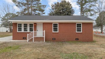 105 Shady Ln Dr in Smithfield, NC - Building Photo