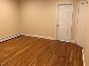 883 Harrison Ave, Unit 3 in Boston, MA - Foto de edificio - Building Photo