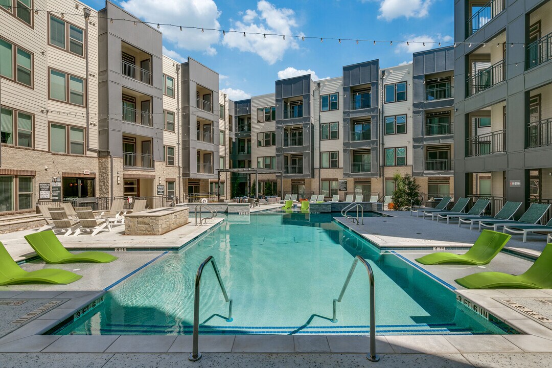 Theo Allen Gateway in Allen, TX - Foto de edificio