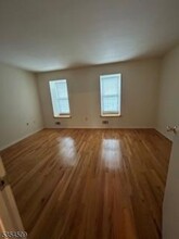 181 Long Hill Rd in Little Falls, NJ - Foto de edificio - Building Photo