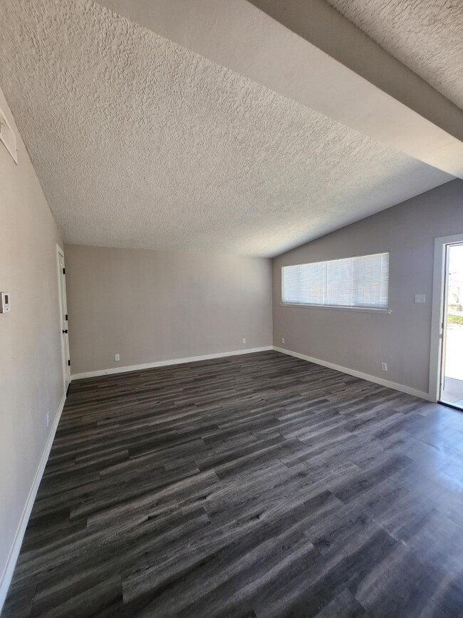 300 Moon St NE in Albuquerque, NM - Foto de edificio - Building Photo