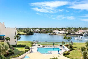 372 Golfview Rd in North Palm Beach, FL - Building Photo