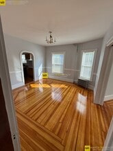 64 Willow Ave, Unit #2 in Somerville, MA - Building Photo - Building Photo