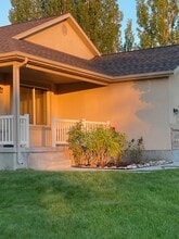 134 Lakeview Dr in Stansbury Park, UT - Building Photo - Building Photo