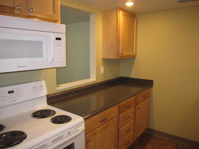 557 S Trenton Ave in Pittsburgh, PA - Building Photo - Building Photo