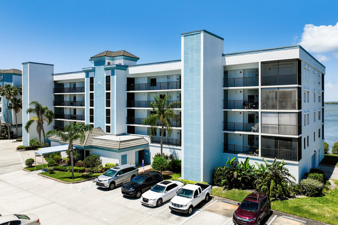 Rock Pointe in Cocoa Beach, FL - Foto de edificio