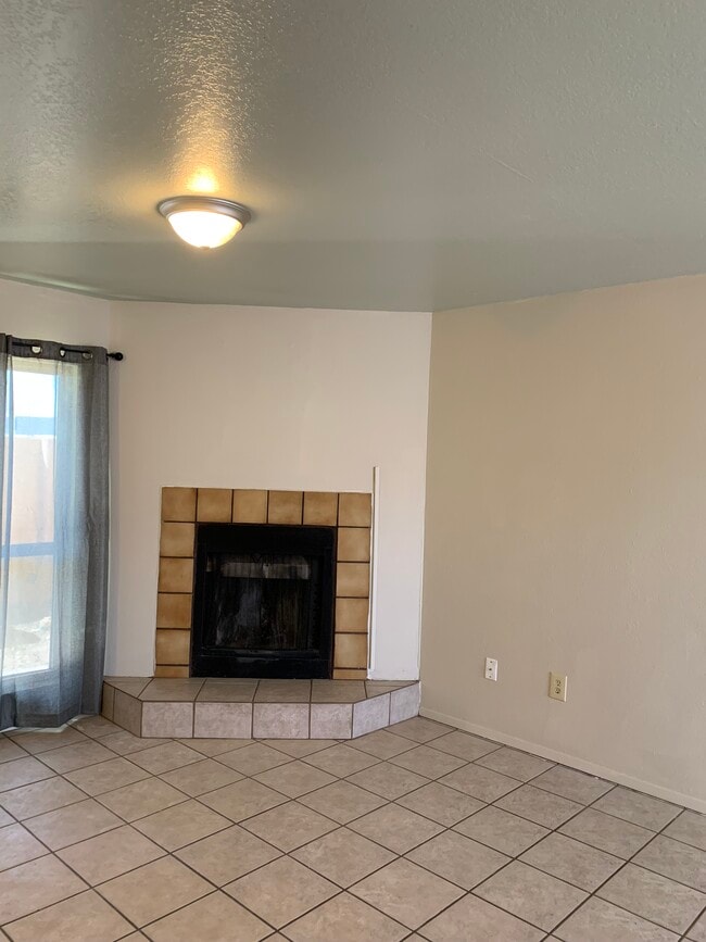 4002 N Calle Grande in Hobbs, NM - Foto de edificio - Building Photo