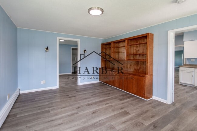 property at 725 7th Ave SE