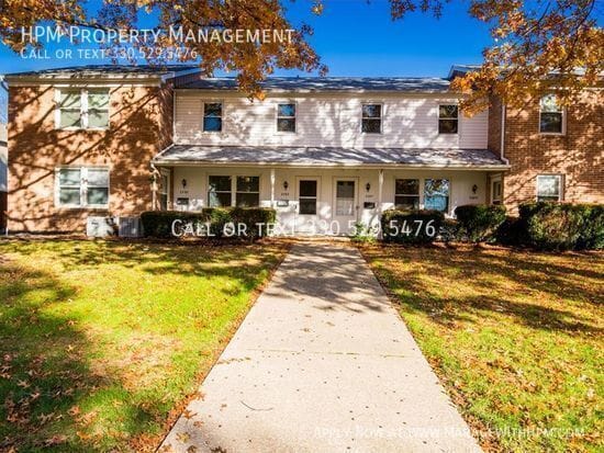 2379 Ashdale St NW in North Canton, OH - Building Photo