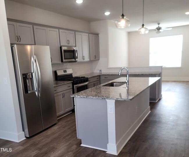 857 S Franklin St, Unit 409 in Wake Forest, NC - Foto de edificio - Building Photo