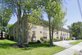 Wynwood Apartments in Mayfield Heights, OH - Building Photo - Building Photo
