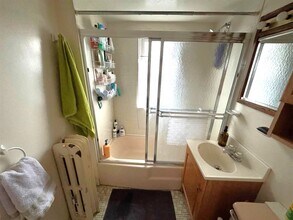 21 Sartwell Ave, Unit 3 in Somerville, MA - Building Photo - Building Photo