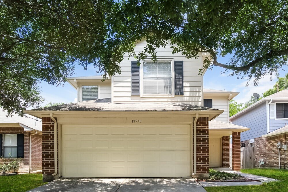 19530 Sandy Bank Dr in Tomball, TX - Building Photo