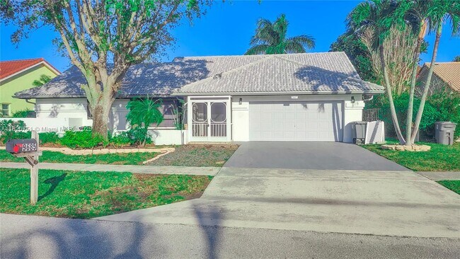 9685 El Clair Ranch Rd in Boynton Beach, FL - Building Photo - Building Photo