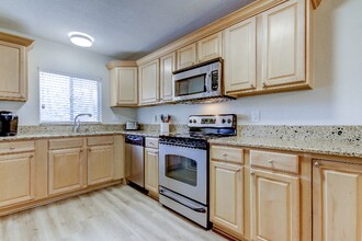4480 Overlook Dr NE in St. Petersburg, FL - Building Photo - Building Photo