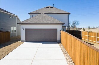 103 Thurman Holt Rd in Hutto, TX - Building Photo - Building Photo