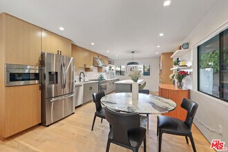 838 N Mansfield Ave in Los Angeles, CA - Building Photo - Building Photo