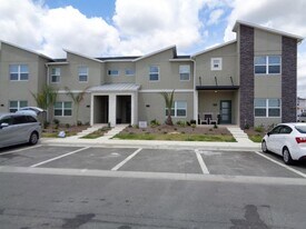 956 Leader St in Davenport, FL - Building Photo