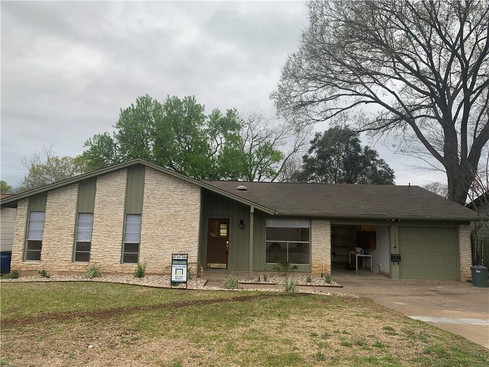5202 Wayborne Hill Dr in Austin, TX - Building Photo