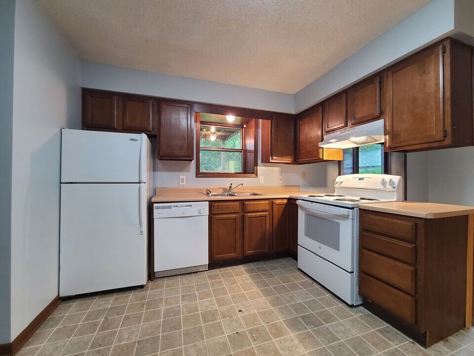 7810 Stevensville-Baroda Rd in Baroda, MI - Building Photo