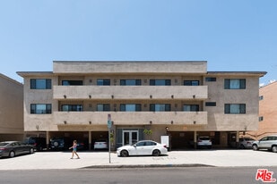 931 N Alfred St in Los Angeles, CA - Building Photo