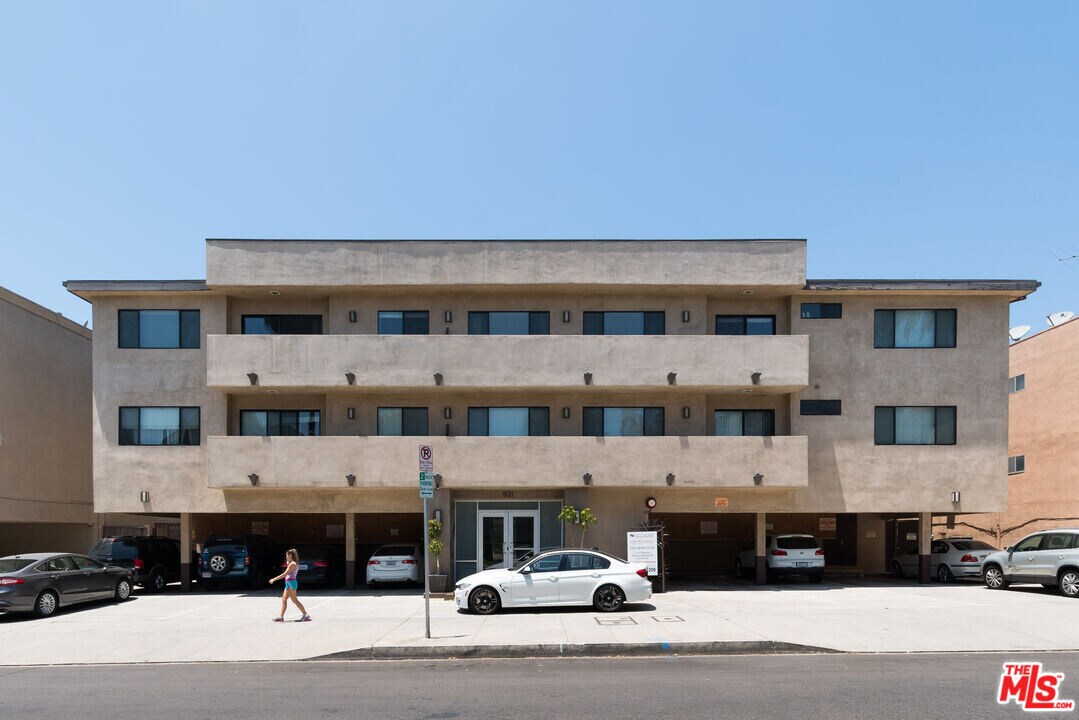 931 N Alfred St in Los Angeles, CA - Building Photo