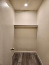 570 Boden Way in Oakland, CA - Building Photo - Interior Photo