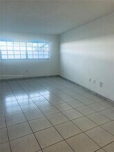 11 SW 52nd Ave in Coral Gables, FL - Foto de edificio - Building Photo