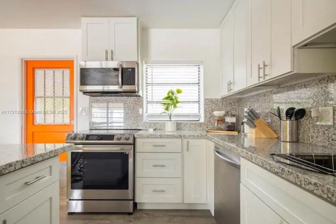 1815 NE 154th St in North Miami Beach, FL - Building Photo