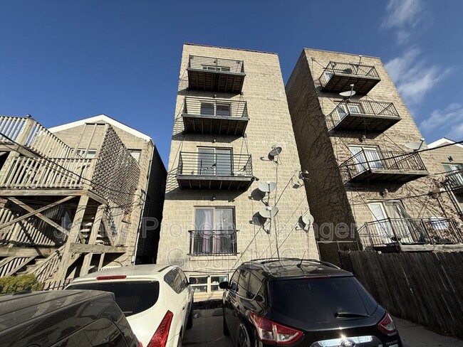 property at 2729 W Congress Pkwy